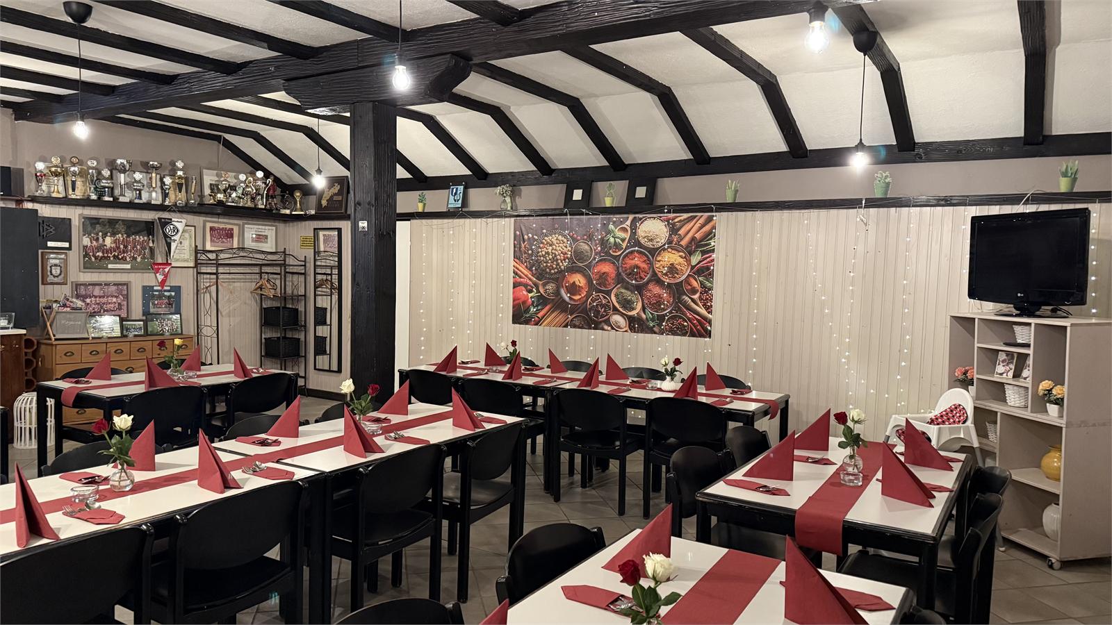 Restauranttische im Veg Pure Soul Restaurant